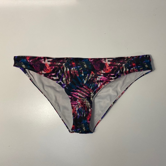 PINK Bikini! - Picture 5 of 6